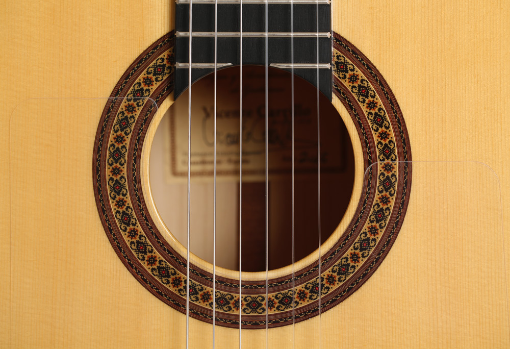 Vicente Carrillo flamenco guitar blanca › Cypress guitars (blanca 